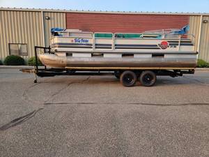1992 Party Barge sun tracker 21DL - 20 Pontoon