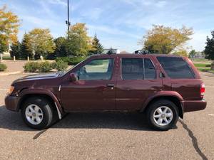 1999 Nissan Pathfinder - 4x4 - FULLY LOADED - 2 OWNER