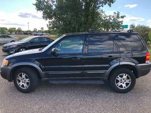 JUST ADDED - 2004 Ford Escape XLT - 4x4