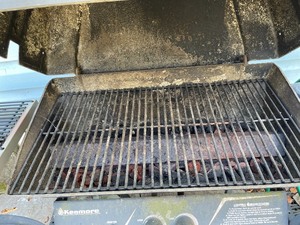 lot 30 image: Kenmore Gas Grill With 20 lb Propane Tank
