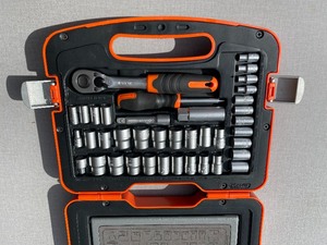 lot 11 image: Tactix Brand StandardMetric Socket Driver Set With Case