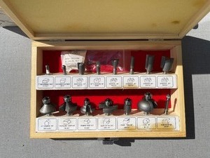 lot 21 image: 15 PC Router Bit Set With Case
