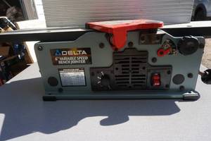 lot 8 image: Delta Model 37-070 6 Variable Speed Bench Jointer