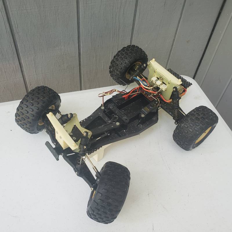 lot 351 image: Futaba Build RC Truck