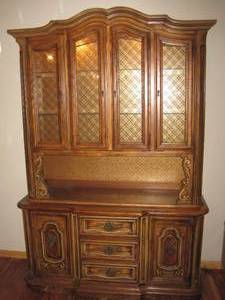 lot 10 image: HutchChina Cabinet by Stanley.