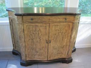 lot 23 image: Drinks CupboardBar. 
