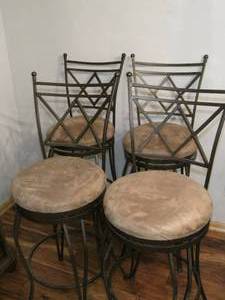 lot 41 image: A set of 4 Bar Stools. 
