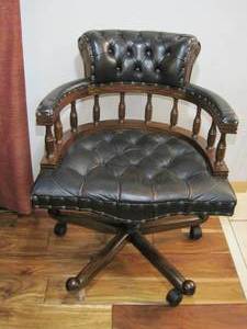 lot 42 image: Barrel Back Swivel Office Chair in leather. 