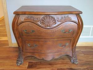 lot 48 image: Small Curved Front Chest. 