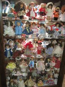 lot 50 image: A collection of 87 Ginny Dolls. 