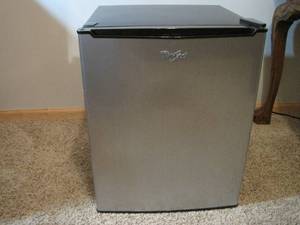 lot 74 image: Small under counter Whirlpool Fridge. Like New. 