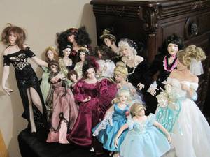 lot 84 image: A collection of 16 dolls, fantasy style and others. 