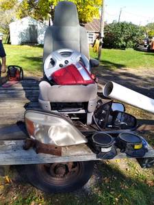 Misc parts from a 2007 Ford Freesta...