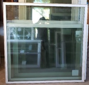 lot 15 image: Storm Window