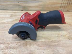 lot 30 image: MILWAUKEE M12 FUEL 12-Volt Lithium-Ion Brushless Cordless 3 in. Cut Off Saw (Tool-Only)