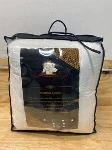 lot 78 image: THE DUCK AND GOOSE CO. Mattress Topper (Queen)