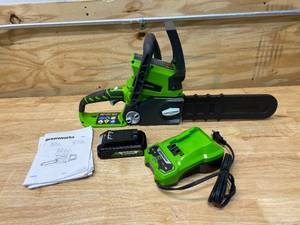 lot 33 image: GREENWORKS 24V 10 CORDLESS CHAINSAW W 2.0 AH BATTERY