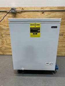 lot 17 image: MAGIC CHEF 5.0 cu. ft. Chest Freezer in White
