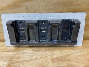 lot 120 image: 18v Battery Holder