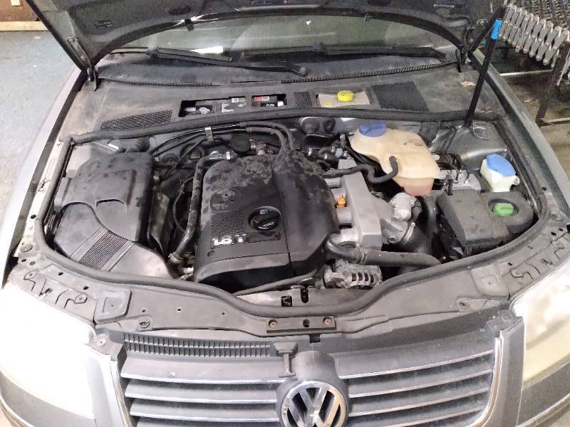 lot 2 image: 2003 Volkswagon Passat