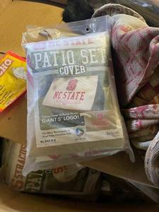 lot 34 image: Pallet lot gaylord box of patio sea...