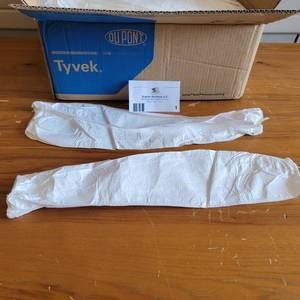Box of 200 DuPont Tyvek TY500SWH 18 Disposable SleevesBRAND NEW IN BOXES($150 Value)