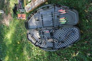 Buckmaster Brand Compound Bow With Plano Protector Case