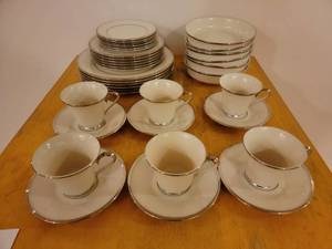 lot 39 image: 36 Piece 6 Place Setting  Lenox Solitaire Set (Valued $525)