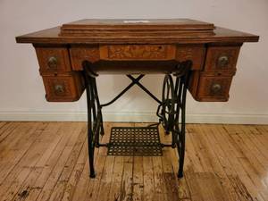lot 44 image: Antique Early 1900s White Rotary Sewing Machine in Oak Cabinet with Cast Iron Treadle