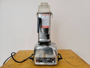 lot 05 image: Industrial Vitamix 3600