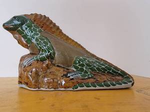 lot 10 image: Vintage Hand-Crafted Ceramic and Brass Iguana Sculpture by Renowned Artist Sergio Bustamante (Valued $450)