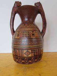 lot 11 image: Rare Vintage Peruvian Art Jaguar Terra Cotta Pot (Valued $350)