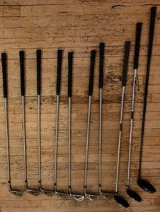 lot 28 image: 10 Golf Smith Golf Clubs-Right-Handed Mens