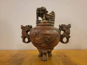 lot 35 image: Beautiful Rare Vintage Hand-Carved Chinese Vessel with Top 6.5 x 6.5