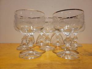 lot 62 image: 8 Beautiful Vintage Crystal Glasses 5 x 3.5