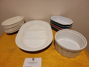 lot 70 image: Beautiful Vintage Casserole Serving Collection