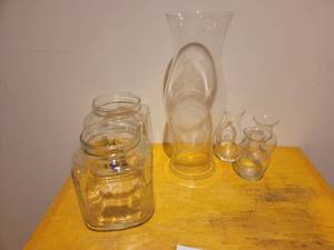 lot 71 image: Beautiful 6 Piece Vintage Glass Collection