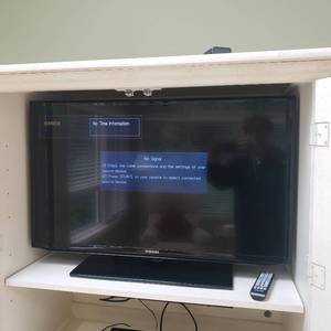 lot 70 image: Samsung 37 LED HDTV