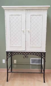 lot 40 image: Refreshing Rattan Entertainment Cabinet