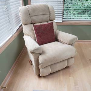 lot 85 image: Butter Yellow Micro Fiber La-Z-Boy Recliner (A)