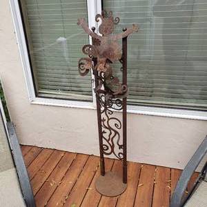 lot 30 image: Jack & The Bean Stalk Iron Garden Statue