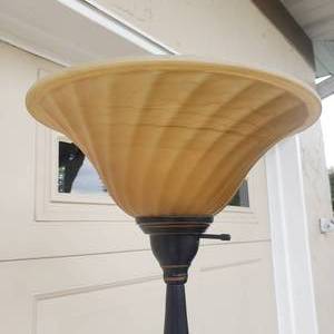 lot 84 image: Elegant Designs Amber Swirl Mother Daughter Lamp