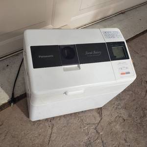 lot 104 image: Panasonic Automatic Bread Maker