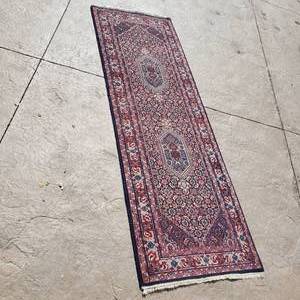 lot 50 image: Fabulous 100% Wool Oriental Runner  32 x 100