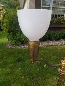 lot 122 image: Vintage Adjustable Reading Floor Lamp
