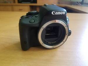 lot 56 image: Canon Rebel SL1 with Canon 18-55mm f3.5-5.6 STM Lens