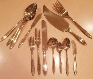 lot 146 image: Vintage Dirilyte Dirigold Sweden Flatware Service  Regal Pattern