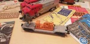 lot 53 image: Vintage Lionel Train Set  Santa Fe Engine 2333