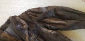 lot 150 image: Mahogany Mink Fur Jacket  Size M