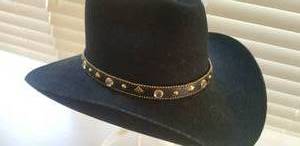 lot 177 image: Black Felt Stetson Cowboy Hat with Studded Band  7  18